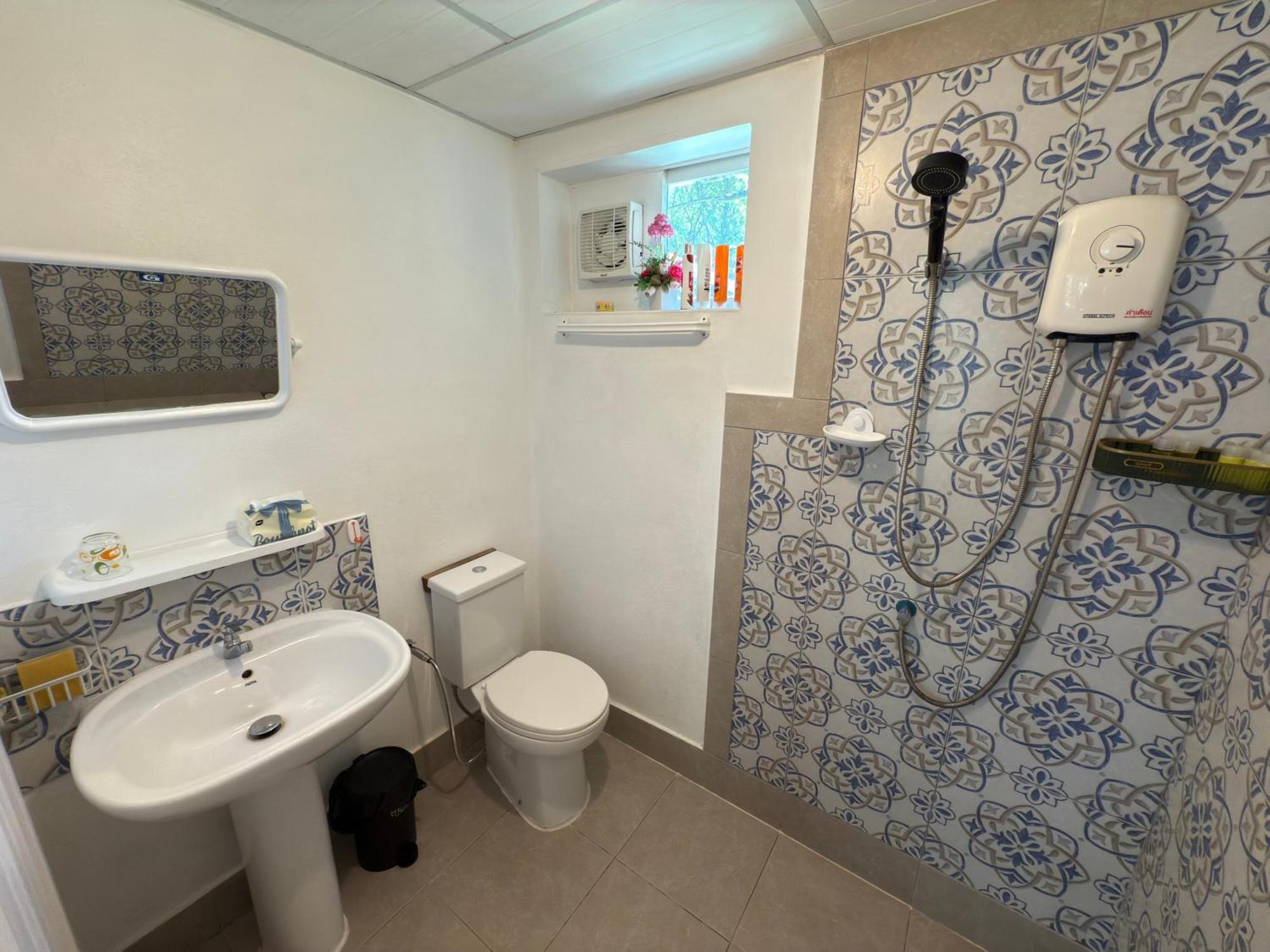 Mem Homestay Чумфон Екстериор снимка