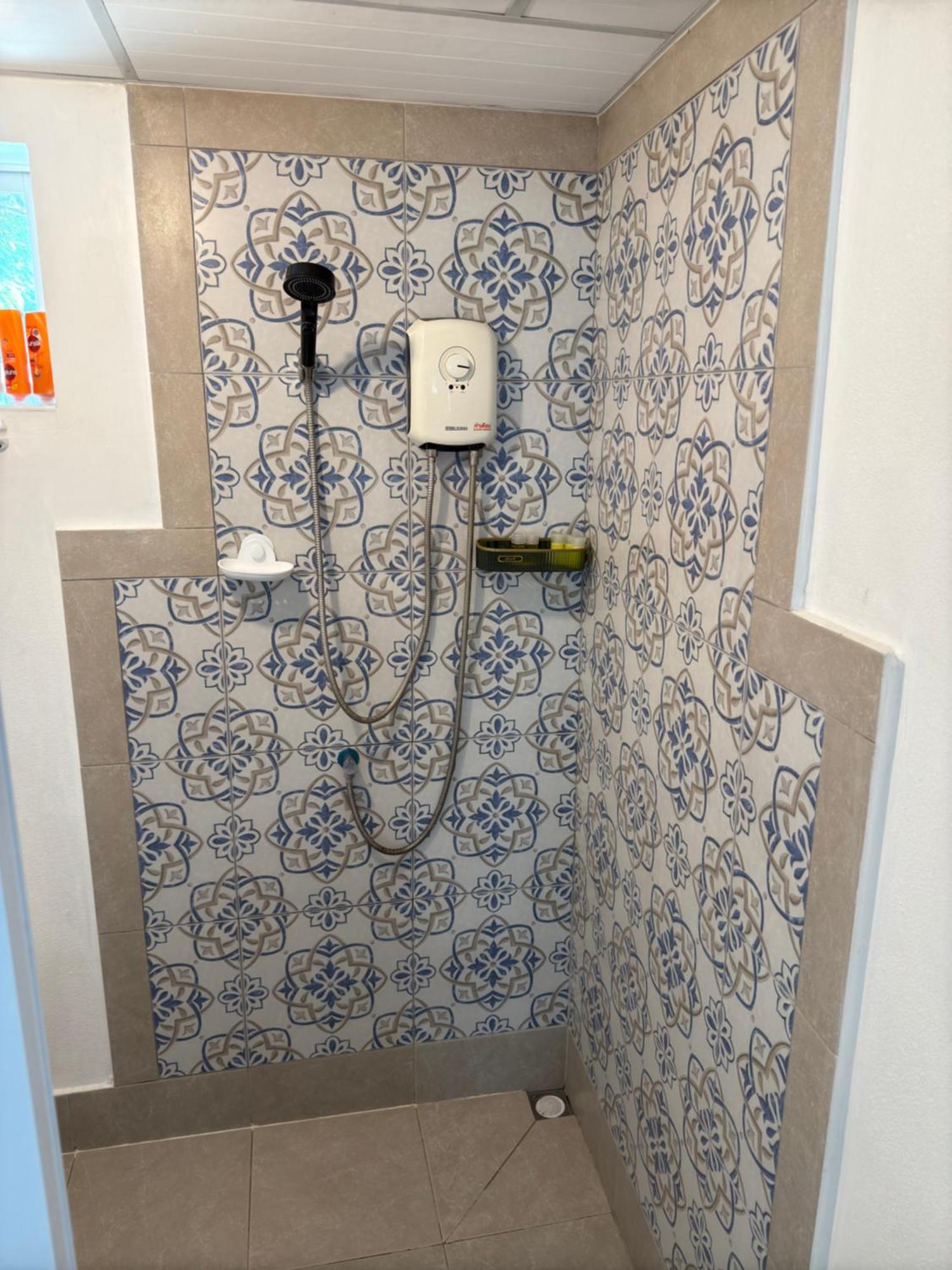 Mem Homestay Чумфон Екстериор снимка