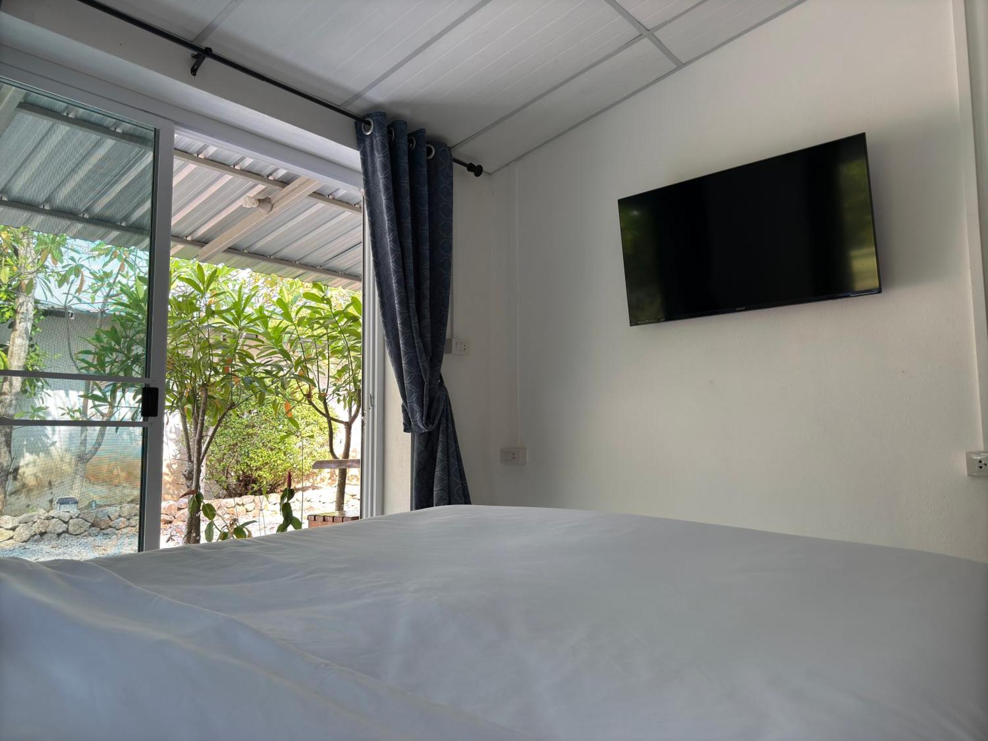 Mem Homestay Чумфон Екстериор снимка